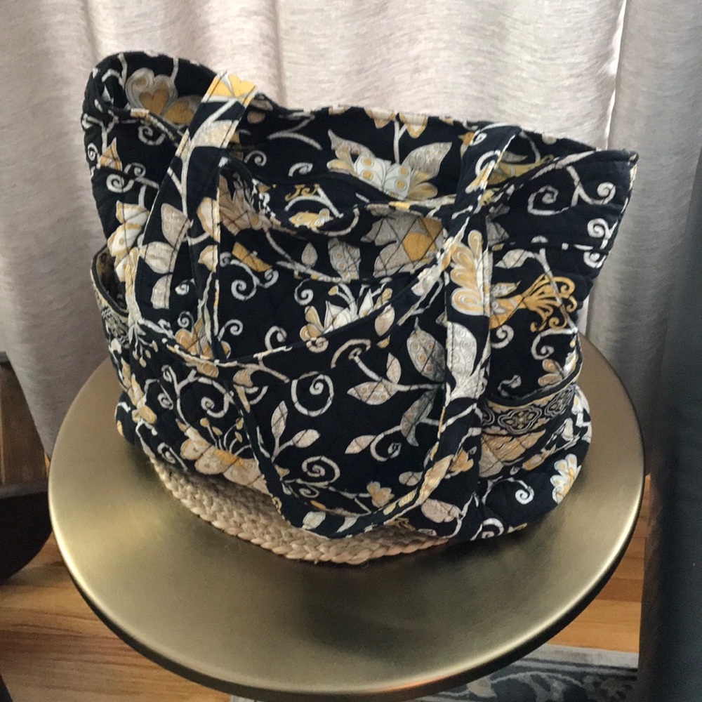 VERA BRADLEY RETIRED PATTERN YELLOW BIRD SHOULDER STRAPS FULL TOP ZIPPER POCKETS